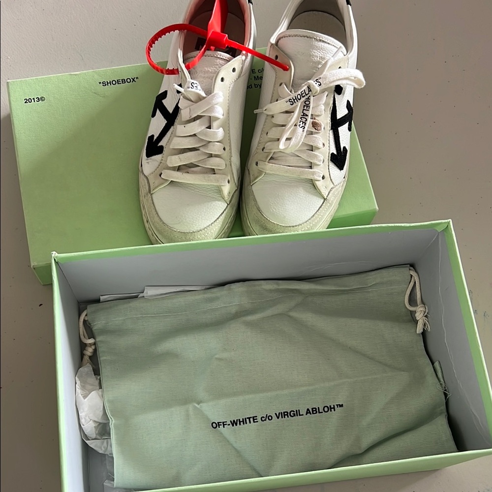 Off-White White and Black Arrow Sneakers